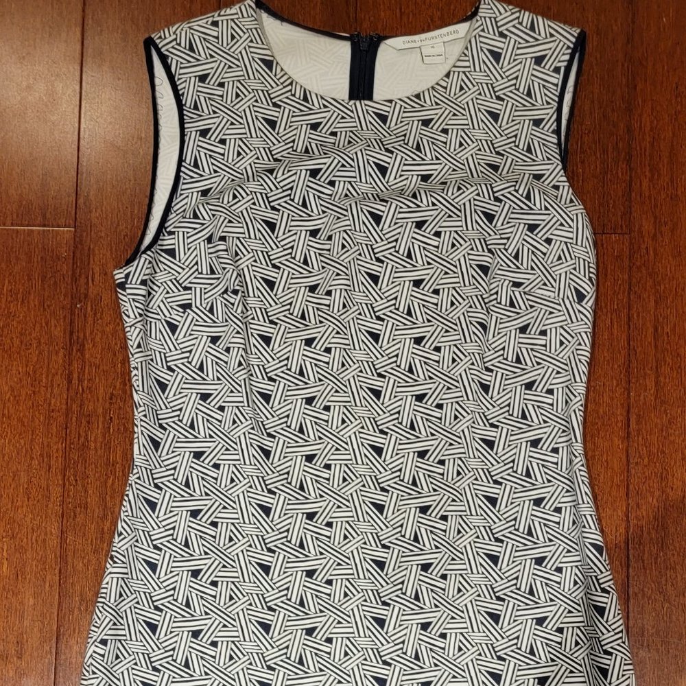 DIANE von FURSTENBERG Dress. Free gift w/ purchase